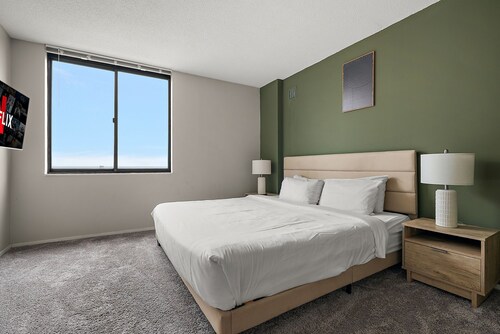 Downtown Skyview - 18th fl - Parking - Pool - Gym