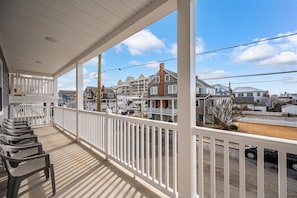 Property grounds - Downtown Condo Steps from the Beach and Boardwalk (Ocean City)