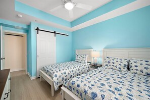 3 bedrooms, WiFi, bed sheets - Downtown Condo Steps from the Beach and Boardwalk (Ocean City)