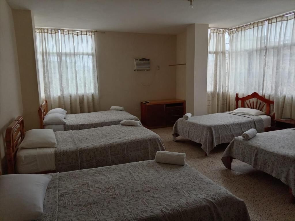 办公桌、免费 WiFi