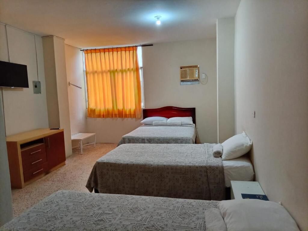 办公桌、免费 WiFi