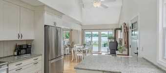 The perfect lakeside retreat for your group!