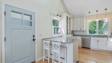 Micro-ondes, four, plaque de cuisson, lave-vaisselle