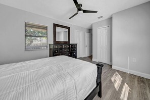 WiFi, bed sheets - Modern Getaway • Close to Disney (Orlando)