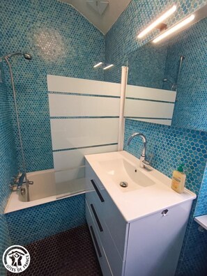 Shower - Gîtes de France® - Mas de Roche-Vilain (CAHORS)