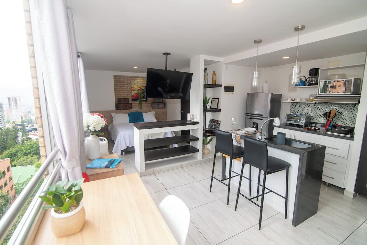 Comfort-Apartment, Nichtraucher, Stadtblick | Schreibtisch, laptopgeeigneter Arbeitsplatz, Verdunkelungsvorhänge