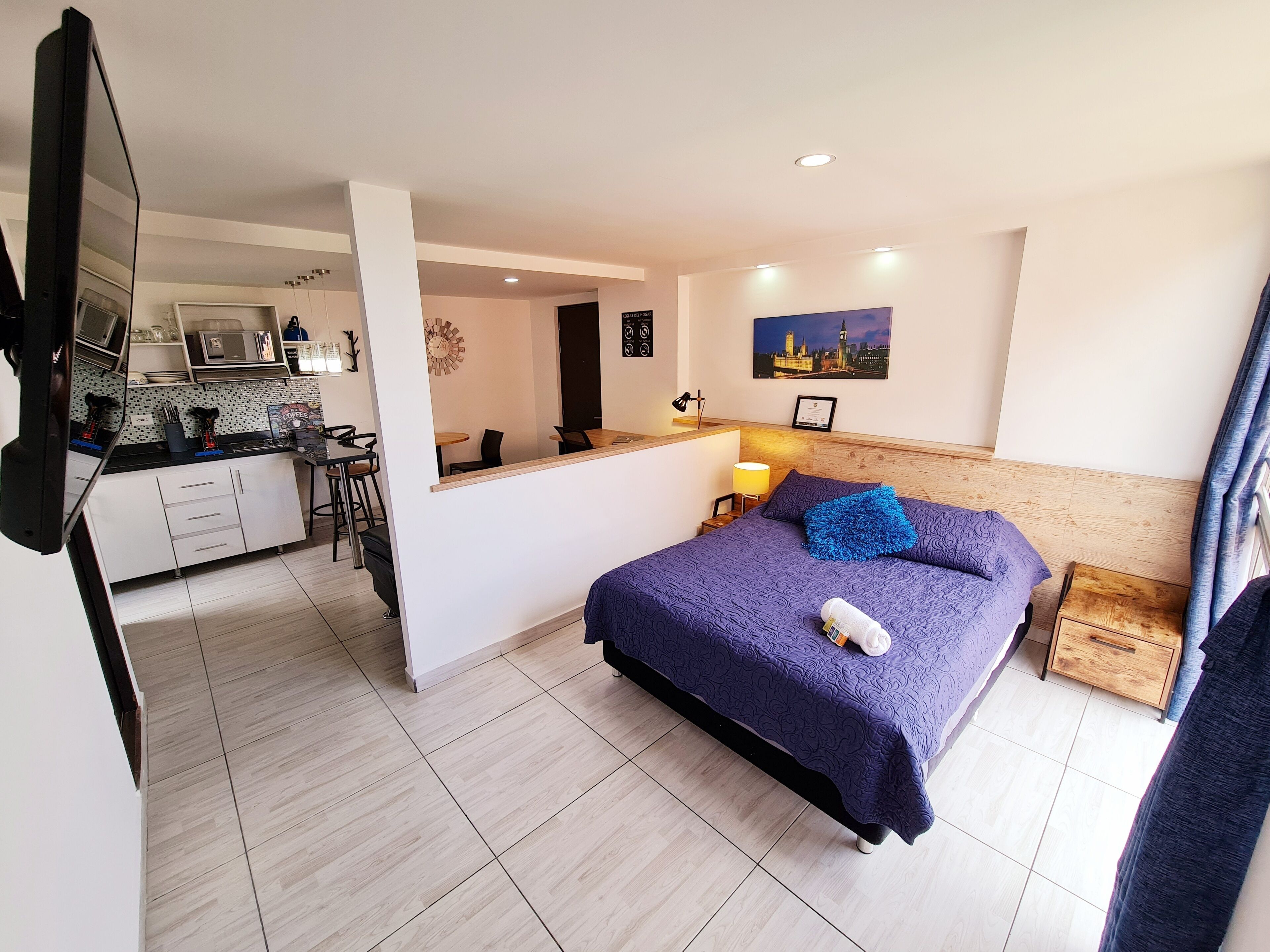 Apartamento, 1 habitación, vistas a la ciudad | Escritorio, espacio para trabajar con un portátil, cortinas opacas