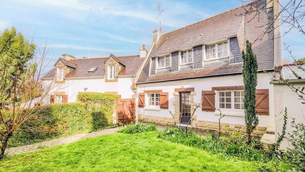 A traditional European-style house with a well-maintained garden, stone walls, and a sloped roof. - Douceur de vivre près de la mer (Bénodet)