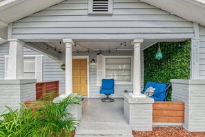 Terrace/patio - Cozy & Modern | Family Ready | Ace Location (Tampa)