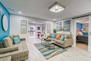 TV, fireplace - Cozy & Modern | Family Ready | Ace Location (Tampa)