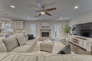 TV, fireplace - Lake View with Pool & Air Hockey (Tampa)