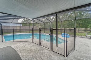 Pool - Lake View with Pool & Air Hockey (Tampa)