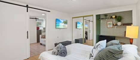 4 多间卧室、办公桌、熨斗/熨衣板、旅行婴儿床