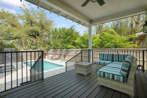 Terrace/patio - Modern Poolside Retreat & Cozy Escape (Tampa)