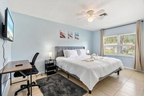 4 bedrooms, desk, iron/ironing board, travel cot - King-Style Retreat · 4 BR · Family Friendly (Tampa)