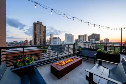 Downtown Skyview - 25TH fl - Parking - Pool - Gym
