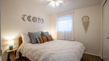 Bügeleisen/Bügelbrett, Reisekinderbett, WLAN, Bettwäsche