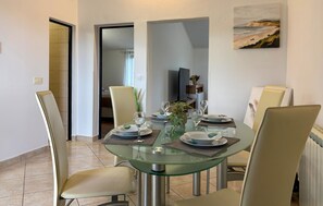 Dining - Awesome apartment in Krnica with WiFi (Krnica)