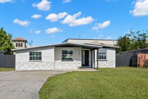 Exterior - Tropical Serenity | Poolside Paradise (Tampa)