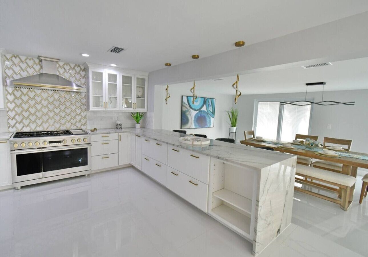 冰箱、微波炉、烤箱、炉灶