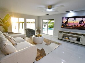 TV, video games - Waterfront | Private Pool | Dock | Sunset Views (St. Petersburg)