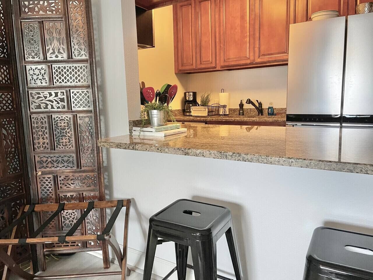 冷蔵庫、電子レンジ、オーブン、コンロ