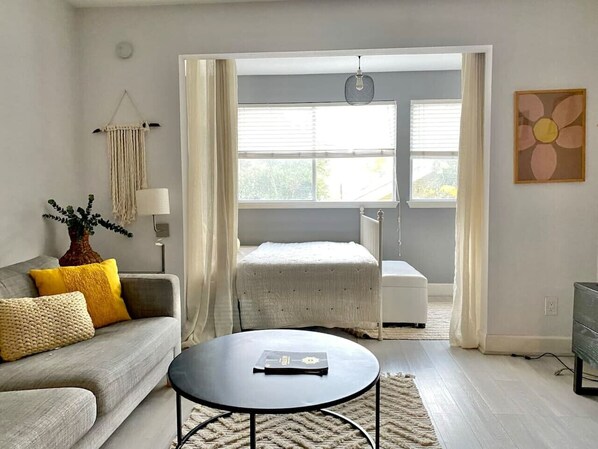 Desk, WiFi, bed sheets