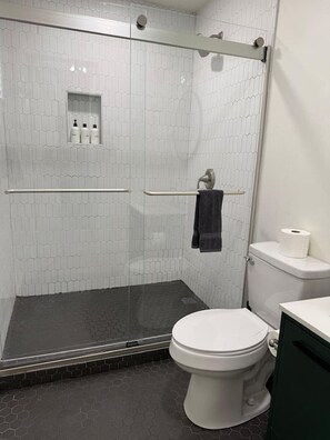Hair dryer - Cozy Austin Studio: Quiet+Convenient: Full Kitchen (Austin)