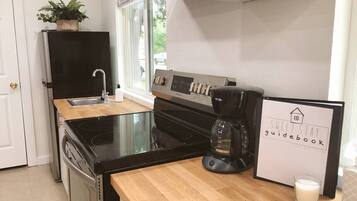 Fridge, microwave, oven, coffee/tea maker