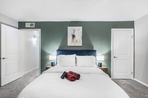 3 habitaciones, escritorio, tabla de planchar con plancha y wifi 