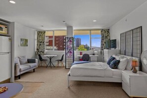1 bedroom, desk, iron/ironing board, free WiFi - Comfortable Studio with Parking and Seaview (Auckland City)