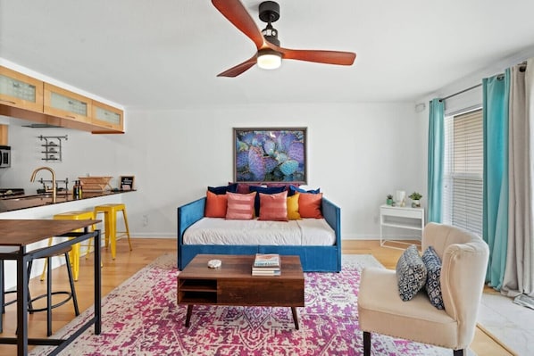 Unclassified image, 1 of 22, button - Lady Bird Condo. Walk Downtown. Relax by Pool (Austin)