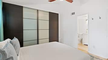 Schreibtisch, Reisekinderbett, WLAN, Bettwäsche