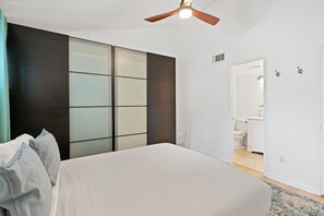 Desk, travel cot, WiFi, bed sheets