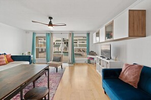 Unclassified image, 5 of 22, button - Lady Bird Condo. Walk Downtown. Relax by Pool (Austin)