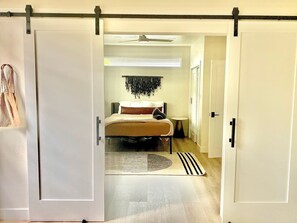 Iron/ironing board, WiFi, bed sheets - Casita Calma. Walk to Coffee & Tacos & Explore ATX (Austin)