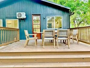 Outdoor dining - Casita Calma. Walk to Coffee & Tacos & Explore ATX (Austin)