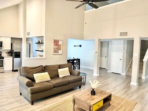 Unclassified image, 3 of 41, button - The Lovely. Perfect ATX Family Getaway (Austin)