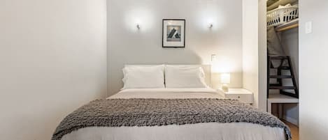 書桌、熨斗/熨衫板、可攜式嬰兒床、Wi-Fi