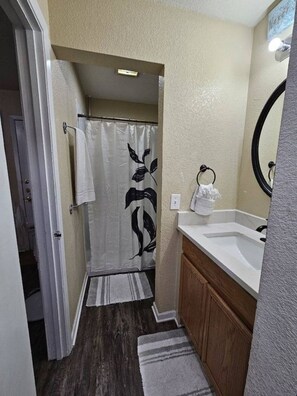 Hair dryer - Lovely South Austin Condo. All Essentials Included (Austin)