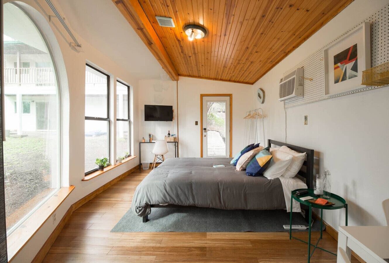 デスク、アイロン / アイロン台、WiFi