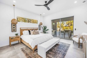 5 habitaciones, tabla de planchar con plancha, wifi y ropa de cama 