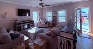 Smart TV, books, video library - Bolivar Beachside Getaway (Crystal Beach)