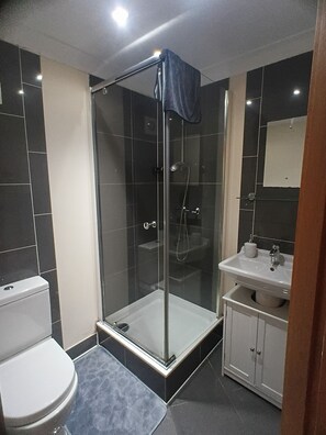 Unclassified image, 3 of 10, button - Beautiful Modern 2 Bed 2 Story Apartment in North Yorkshire Town Centre (Northallerton)