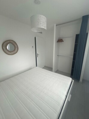 3 chambres, fer et planche à repasser, lit parapluie, Wi-Fi