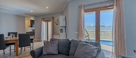 TV, fireplace, offices