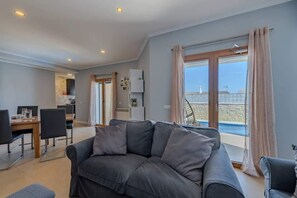Smart TV, fireplace, books, offices - Bela Vista Exclusive Private Villa in Praia da Luz (Luz)