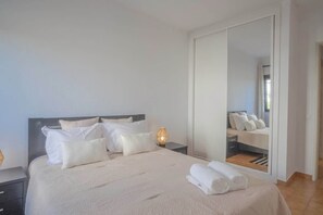 Iron/ironing board, free WiFi, bed sheets - Casa Rocha Portimao with Terrace (Portimão)