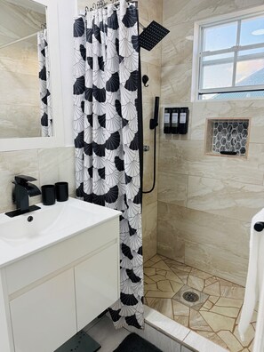 Suihku, pyyhkeet, vessapaperi