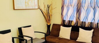 Central & Secure Stay - Minutes from Town, Airport and Stadium